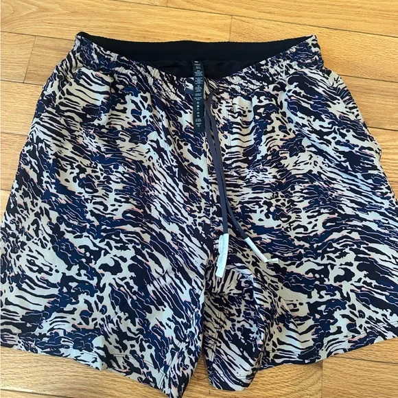 NWOT men’s lululemon swim shorts - Picture 1 of 3